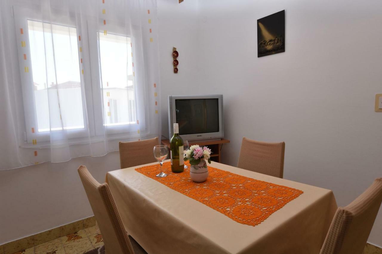 Apartments Visnja プリモシュテン 部屋 写真